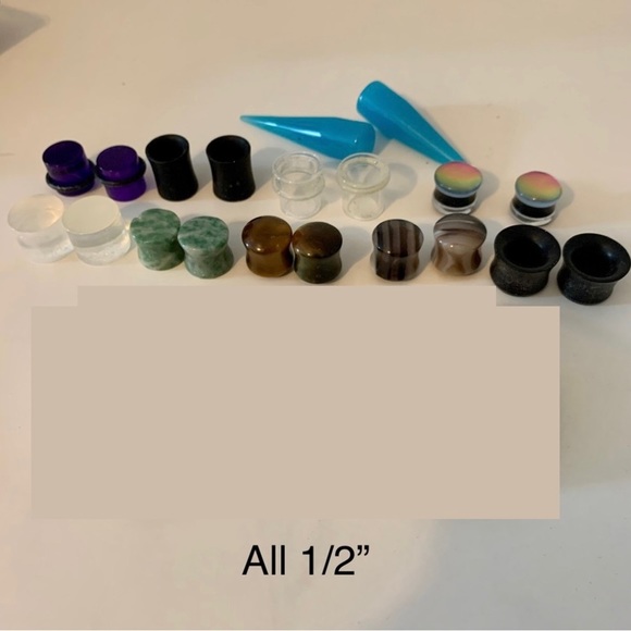 Assortment of Plugs / Gauges 6G - 1/2” - Picture 6 of 9